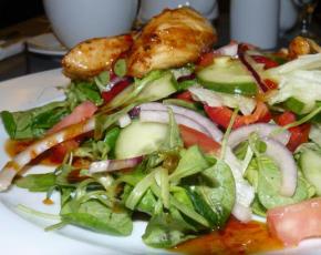 Comment bien et savourer préparer des salades épicées